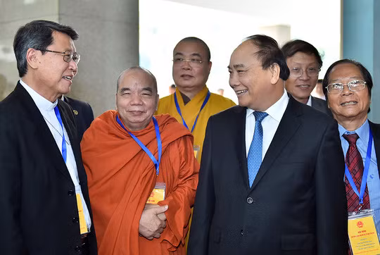 Thủ tướng Nguyễn Xuân Phúc và các chức sắc tôn giáo tại hội nghị vào ngày 19-12 Ảnh: Chinhphu.vn