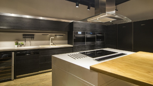 Các loại sơn tường hay giấy dán tường màu sáng sẽ tạo cảm giác rộng rãi và mát mẻ hơn. Các loại sơn tường hay giấy dán tường màu sáng sẽ tạo cảm giác rộng rãi và mát mẻ hơn.