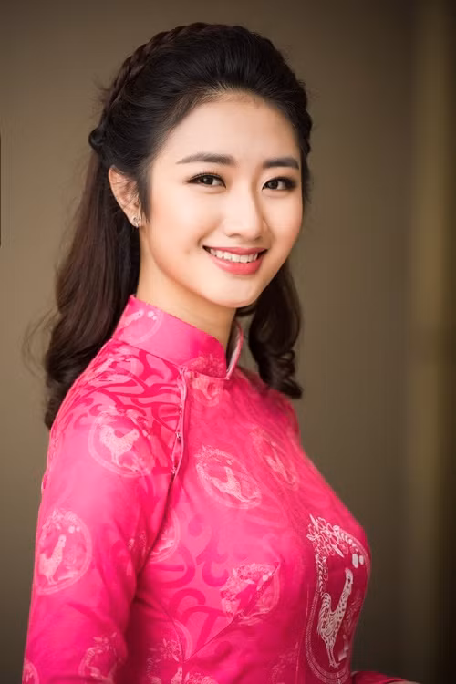 Sau khi trở thành hoa hậu, Thu Ngân ít tham gia các hoạt động showbiz vì còn quay lại Thụy Sĩ để hoàn thành nốt việc học. Dịp này, cô ở Việt Nam để đoàn tụ với gia đình đón năm mới.