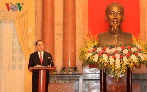 Chủ tịch nước tin tưởng và mong muốn 4 sĩ quan được thăng hàm sẽ tiếp tục rèn luyện bản lĩnh chính trị, không ngừng học tập, nghiên cứu, nâng cao năng lực