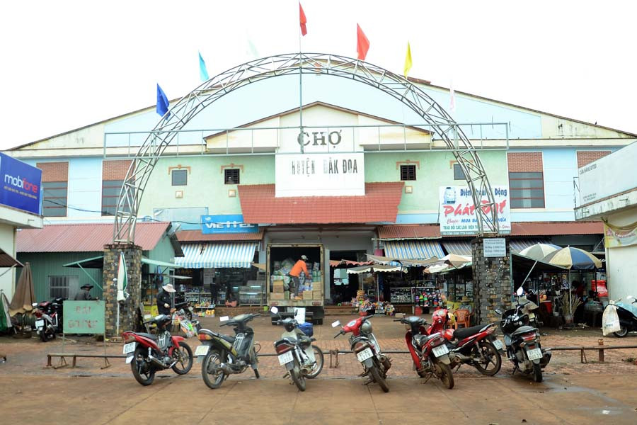 Chợ huyện Đak Đoa. Ảnh: P.L  Chợ huyện Đak Đoa. Ảnh: P.L