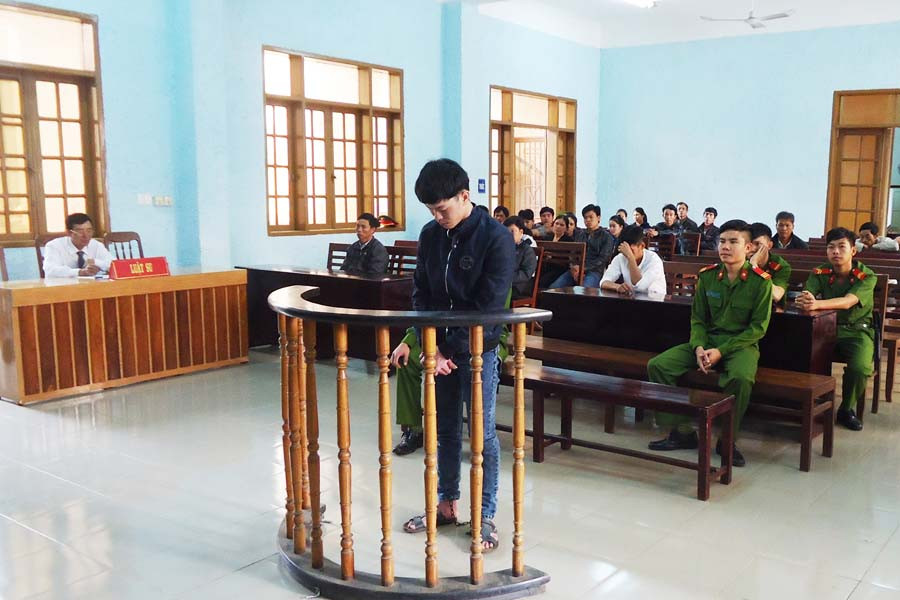  Bị cáo Nguyễn Văn Duy trong phiên tòa xét xử sáng 5-12. Ảnh: L.V.N