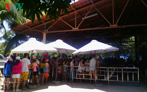 Khách du lịch tại Nha Trang. Khách du lịch tại Nha Trang.