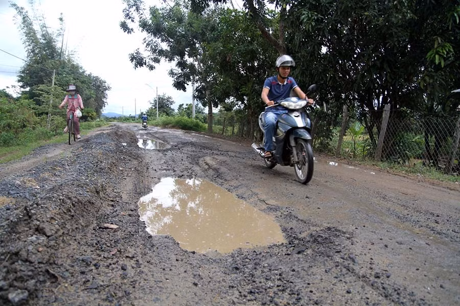 Đoạn tỉnh lộ 668 đang xuống cấp trầm trọng. Ảnh: V.N