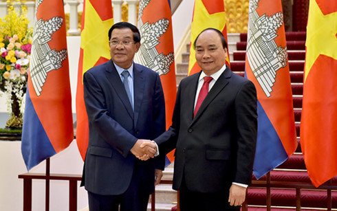 Thủ tướng Nguyễn Xuân Phúc và Thủ tướng Campuchia Hun Sen. Thủ tướng Nguyễn Xuân Phúc và Thủ tướng Campuchia Hun Sen.