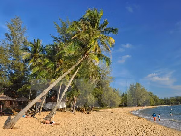 Du lịch Phú Quốc có sức hấp dẫn mãnh liệt với những bãi biển hoang sơ, bên cạnh vẻ đẹp hút hồn.