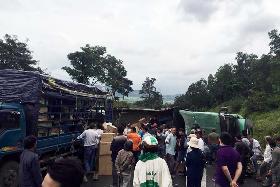 Hiện trường vụ tai nạn. Ảnh: Lê Anh Hiện trường vụ tai nạn. Ảnh: Lê Anh