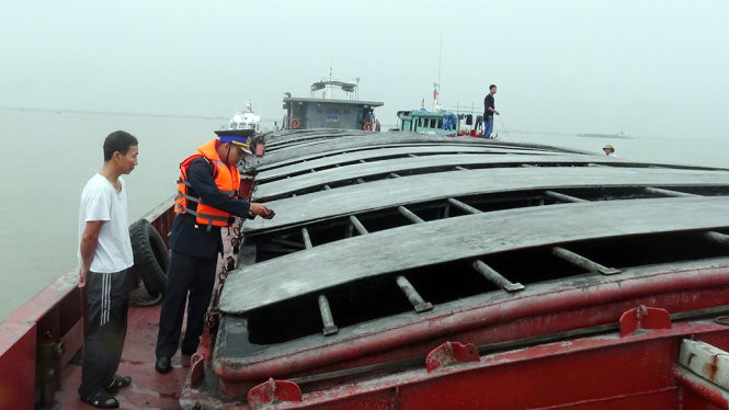 Tàu chở than bị tạm giữ Tàu chở than bị tạm giữ