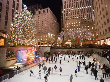 Giáng sinh ở trung tâm Rockefeller, New York, Mỹ được trang hoàng với 45,000 bóng điện.