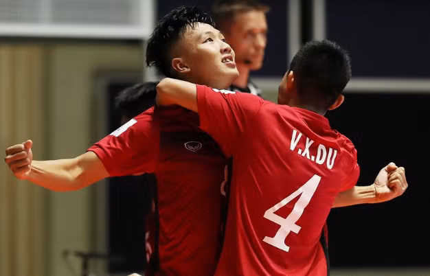Đội tuyển futsal Việt Nam giành quyền vào vòng knock-out World Cup futsal 2016