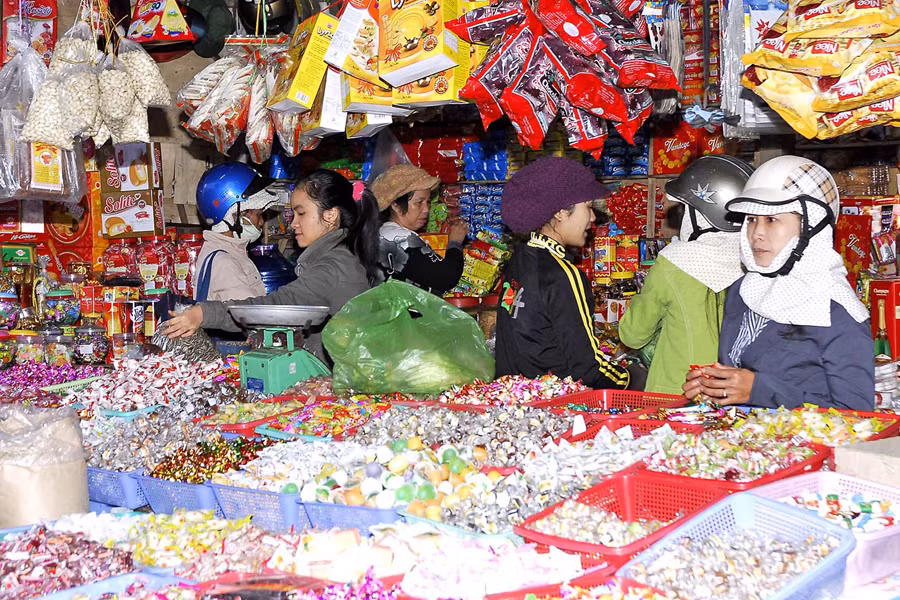 Nhu cầu tiêu dùng của người dân sẽ tăng cao trong dịp Tết Nguyên đán. Ảnh: Đ.T