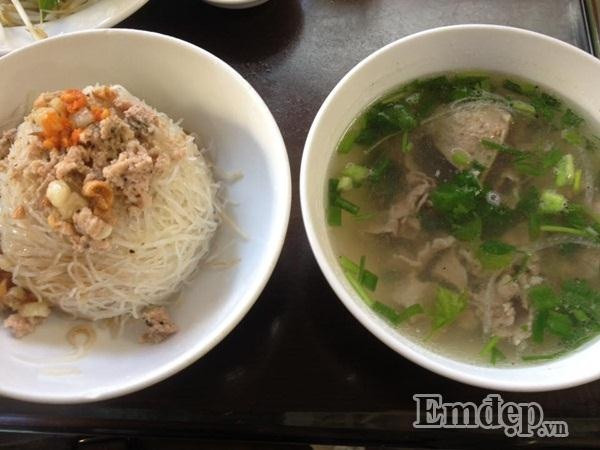 Phở khô còn có tên khác là phở "hai tô". Phở khô còn có tên khác là phở