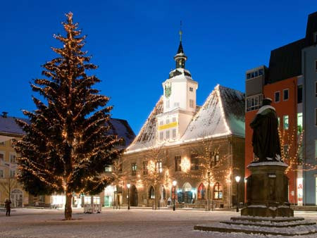 Chợ Giáng sinh ở Jena, Đức. Đây là một khu chợ giáng sinh truyền thống với các loại đồ trang trí, thức ăn, đồ uống dịp Noel.