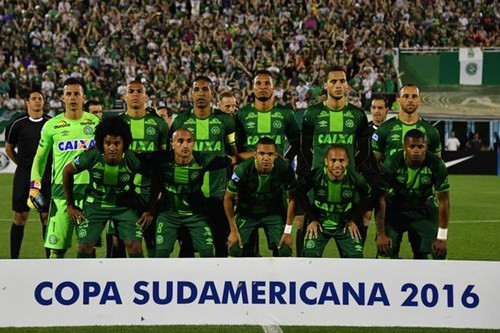 19 cầu thủ của đội bóng Chapecoense thiệt mạng trong vụ máy bay rơi tối ngày 28-11. 19 cầu thủ của đội bóng Chapecoense thiệt mạng trong vụ máy bay rơi tối ngày 28-11.