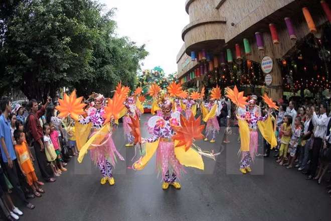 Lễ hội tại Khu Du lịch Văn hóa Suối Tiên. (Ảnh: Quang Nhựt/TTXVN)