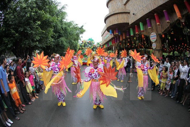 Lễ hội tại Khu Du lịch Văn hóa Suối Tiên. (Ảnh: Quang Nhựt/TTXVN) Lễ hội tại Khu Du lịch Văn hóa Suối Tiên. (Ảnh: Quang Nhựt/TTXVN)