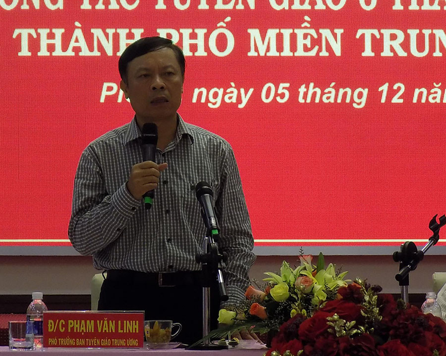 Phó Trưởng ban Tuyên giáo Trung ương Phạm Văn Linh kết luận hội nghị. 