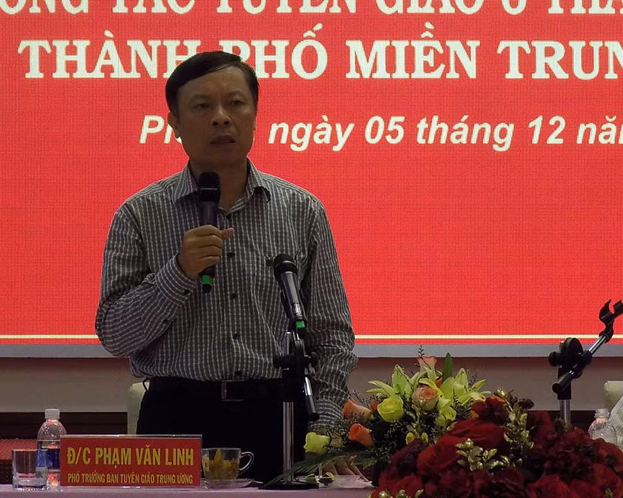 Phó Trưởng ban Tuyên giáo Trung ương Phạm Văn Linh kết luận hội nghị. 