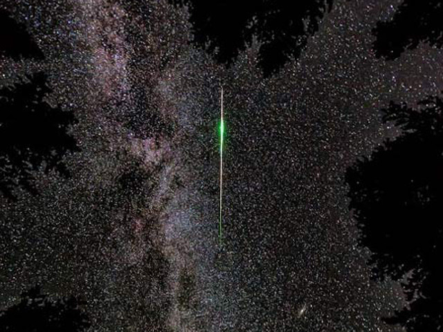 Vệt sao băng Perseid chụp bởi Tim Erskine vào 12-8-2013, (nguồn: Earthsky) Vệt sao băng Perseid chụp bởi Tim Erskine vào 12.8.2013, (nguồn: Earthsky)