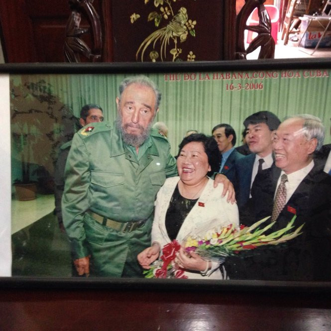 Bà Hoài Thu gặp ông Fidel Castro tháng 3-2006.