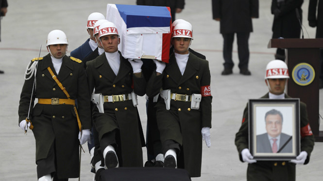 Thi hài ông Andrei Karlov được đưa về Nga