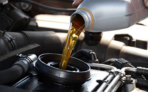 Dầu động cơ là thành phần không thể thiếu đóng góp vào hoạt động của chiếc ô tô Dầu động cơ là thành phần không thể thiếu đóng góp vào hoạt động của chiếc ô tô