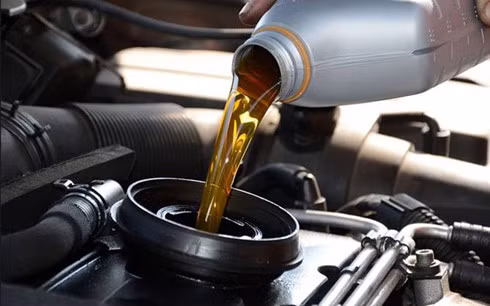 Dầu động cơ là thành phần không thể thiếu đóng góp vào hoạt động của chiếc ô tô