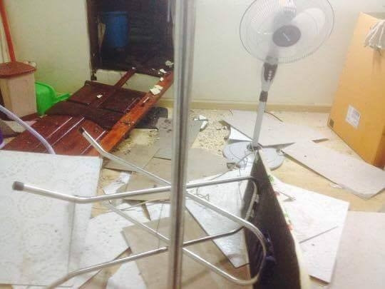 ...những ngôi nhà gần hiện trường vụ nổ, mức độ ảnh hưởng càng nghiêm trọng hơn. ...những ngôi nhà gần hiện trường vụ nổ, mức độ ảnh hưởng càng nghiêm trọng hơn.