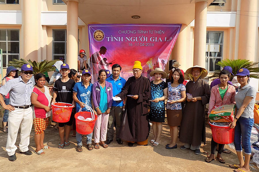 Tăng cường các hoạt động từ thiện và giúp đỡ người nghèo đón Tết. Ảnh: T.N