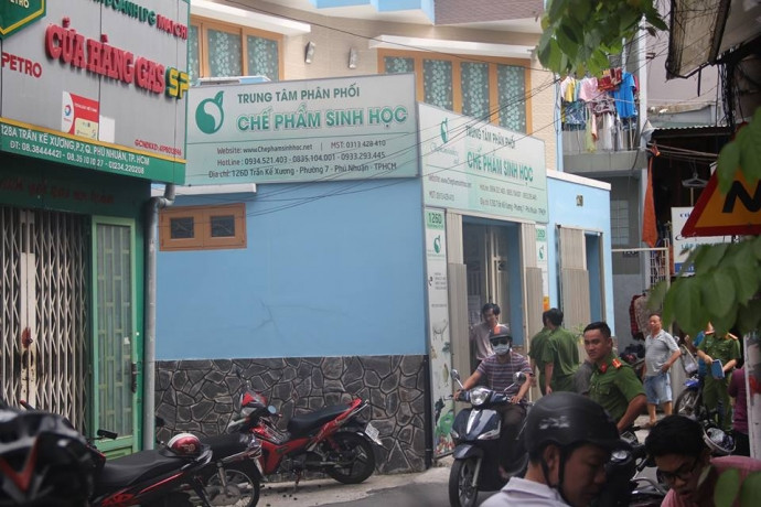 Căn nhà 5 tầng nơi có biển trung tâm phân phối chế phẩm sinh học xảy ra vụ nổ cháy làm 4 thanh niên bỏng nặng Căn nhà 5 tầng nơi có biển trung tâm phân phối chế phẩm sinh học xảy ra vụ nổ cháy làm 4 thanh niên bỏng nặng