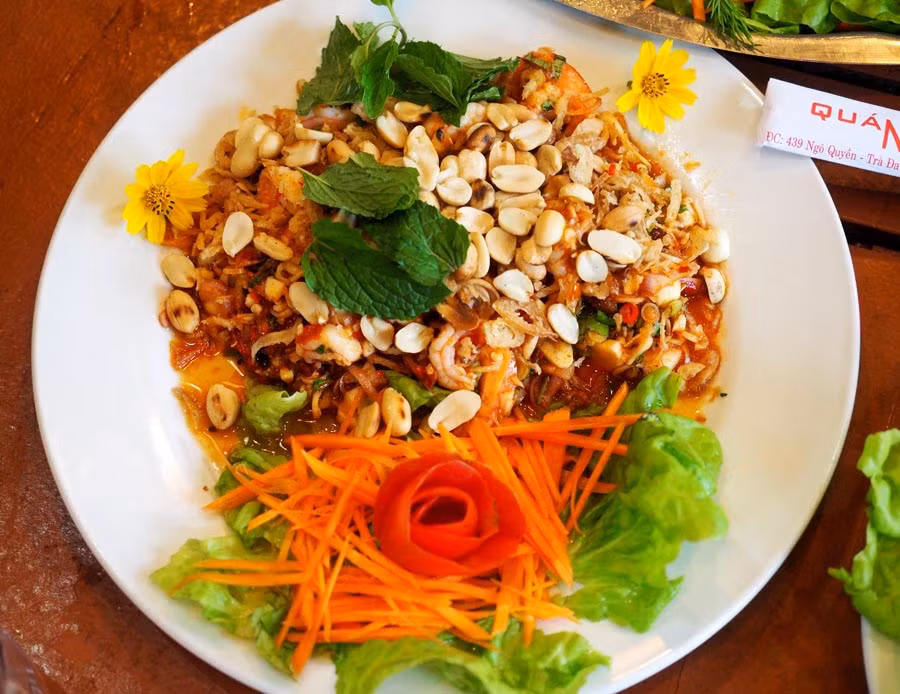 Món gỏi tôm sa tế Thái Lan sẽ có mặt ở Phiên chợ đông Nhà tôi 2016. Ảnh: N.G