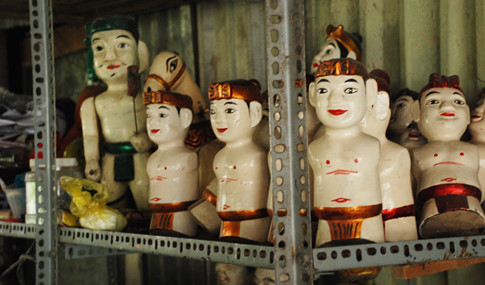 Tùy theo kích thước, con rối có giá dao động từ vài trăm đến hơn một triệu đồng. Tùy theo kích thước, con rối có giá dao động từ vài trăm đến hơn một triệu đồng.