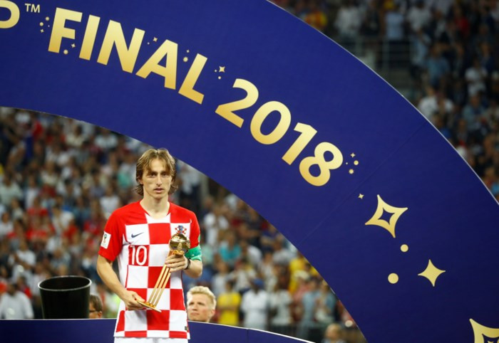 Khuôn mặt buồn hoàn toàn không cảm xúc của Luka Modric sau khi nhận giải Quả bóng vàng cho cầu thủ xuất sắc nhất World Cup. Ảnh: Reuters. Khuôn mặt buồn hoàn toàn không cảm xúc của Luka Modric sau khi nhận giải Quả bóng vàng cho cầu thủ xuất sắc nhất World Cup. Ảnh: Reuters.