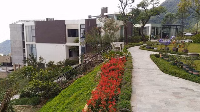 Biệt thự trị giá khoảng 100 tỷ đồng của Trịnh Xuân Thanh trên đỉnh núi Tam Đảo, bên trong có đầy đủ: Bể bơi, phòng chiếu phim...và nội thất cao cấp, xa xỉ.