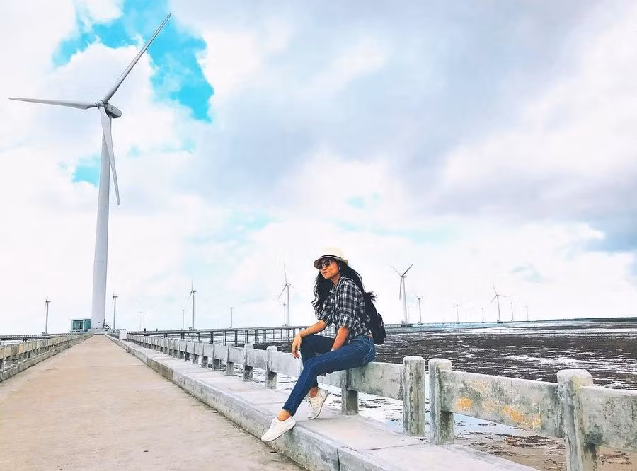  Thời tiết Bạc Liêu trong vài ngày tới khá lý tưởng để ngắm nguyệt thực toàn phần. Tại đây, chu kỳ nguyệt thực sẽ kéo dài khoảng 5 giờ 40 phút, theo Time and Date. Cuối tuần du lịch Bạc Liêu, nhớ đừng quên thăm nhà công tử Bạc Liêu nổi tiếng một thời, và thưởng thức các món ăn dân dã miền Tây như bánh tằm, lẩu mắm, hủ tiếu mì khô, bún nước lèo... Ảnh: @meo.yuki, @hanhan_lngoct, @ng.xuantrang, @hao__ng.