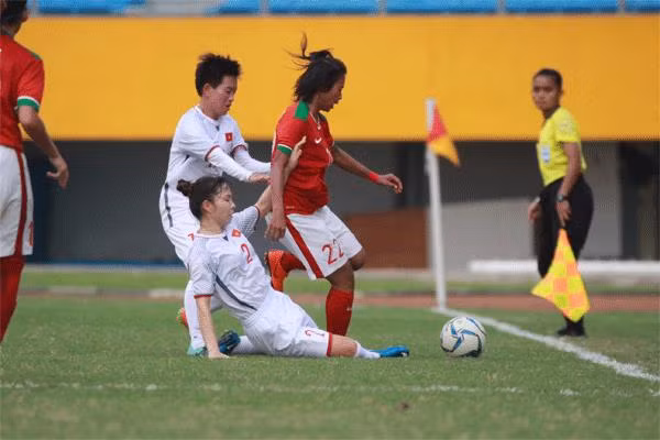 Nữ Việt Nam có chiến thắng đậm ở lượt trận mở màn AFF Cup nữ 2018.