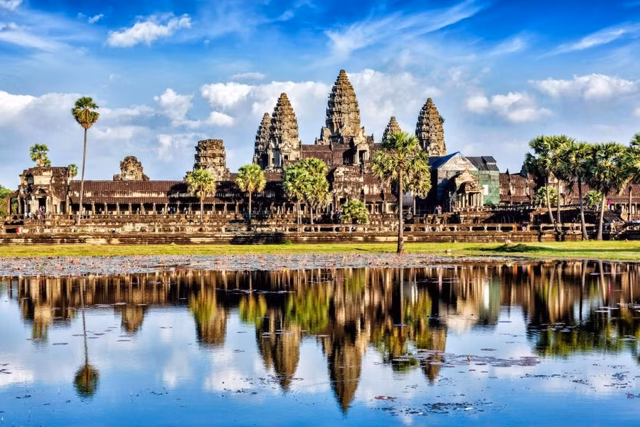  Vương quốc Campuchia nổi tiếng với khu di tích cổ kính như quần thể di tích Angkor Wat. Ảnh: voyages.michelin