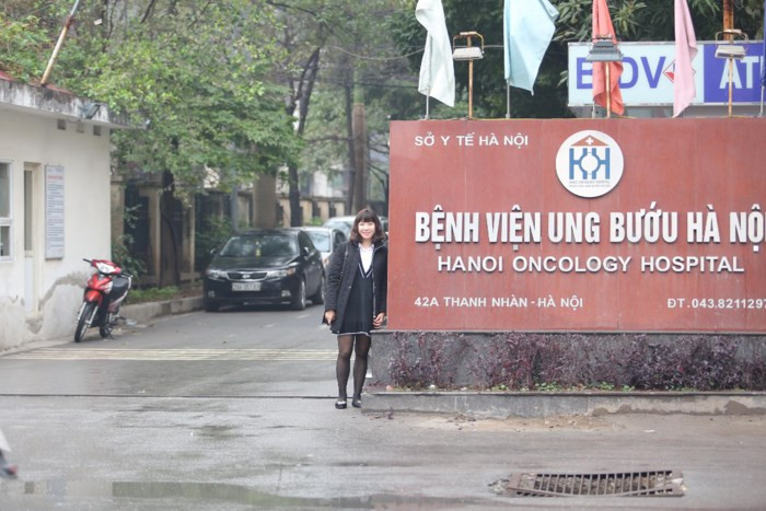 Cô còn trở lại Bệnh viện Ung bưới Hà Nội, nơi có các bác sĩ đã đồng hành cùng cô vượt qua bệnh tật. Anh Nguyễn Hoài Nam, người kêu gọi quyên góp giúp Trang có thêm kinh phí chữa bệnh, chia sẻ: "Nhìn cô ngày ngày rạng ngời trên Facebook, mọi người có thể tin rằng số phận có thể thay đổi khi người ta nỗ lực và có những người bạn đồng hành trong cuộc sống". Cô còn trở lại Bệnh viện Ung bưới Hà Nội, nơi có các bác sĩ đã đồng hành cùng cô vượt qua bệnh tật. Anh Nguyễn Hoài Nam, người kêu gọi quyên góp giúp Trang có thêm kinh phí chữa bệnh, chia sẻ: