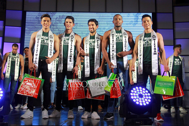 Cao Xuân Tài (đầu tiên từ phải sang) có mặt trong top 5 báo chí bình chọn 