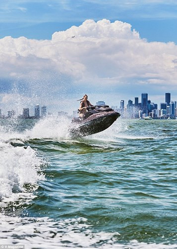 Nói về những trải nghiệm mới này, Gigi Hadid cho biết cô cảm thấy rất thích thú.