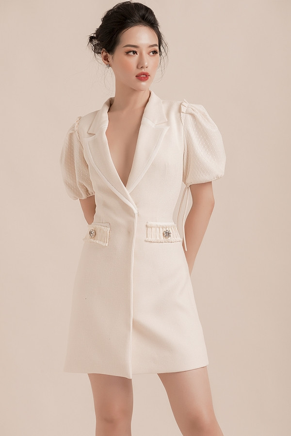  Chiếc váy cổ vest phù hợp với các cô nàng sành điệu.