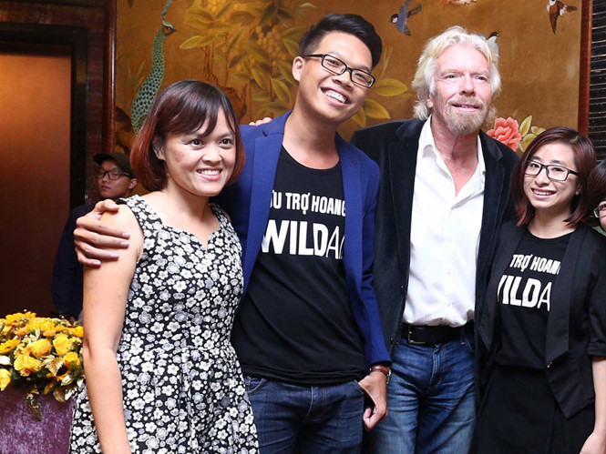 Nguyễn Trần Tùng (thứ 2 từ trái qua)