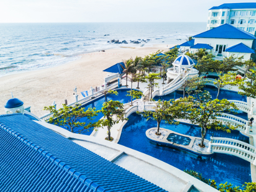 10 Lan Rừng Resort & Spa Phước Hải Beach Khu nghỉ dưỡng bên bờ biển Phước Hải mang đậm phong cách châu Âu lộng lẫy xa hoa như một cung điện hoàng gia.