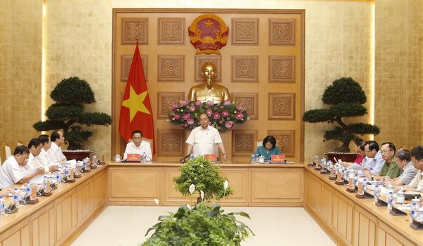 Thủ tướng Nguyễn Xuân Phúc, Chủ tịch Hội đồng Thi đua-Khen thưởng Trung ương, phát biểu tại cuộc họp. 