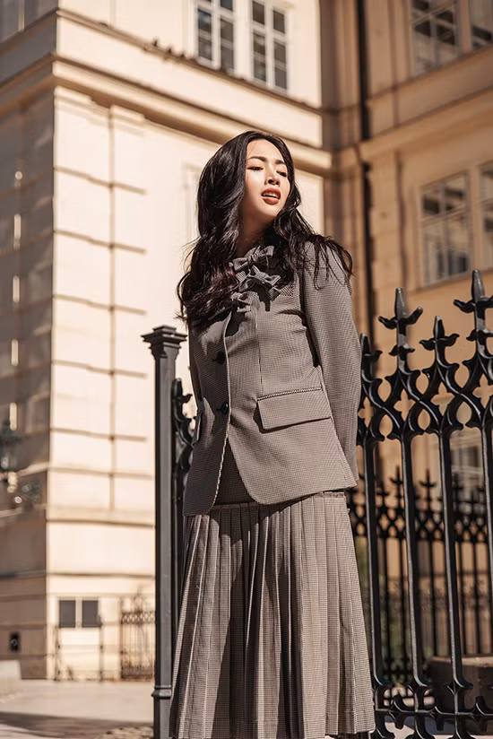 Bước vào thời điểm chuyển mùa, các kiểu vest trở nên có giá trị hơn bao giờ hết. Phái đẹp chọn chúng để xây dựng phong cách hợp mốt mùa thu. Bước vào thời điểm chuyển mùa, các kiểu vest trở nên có giá trị hơn bao giờ hết. Phái đẹp chọn chúng để xây dựng phong cách hợp mốt mùa thu.