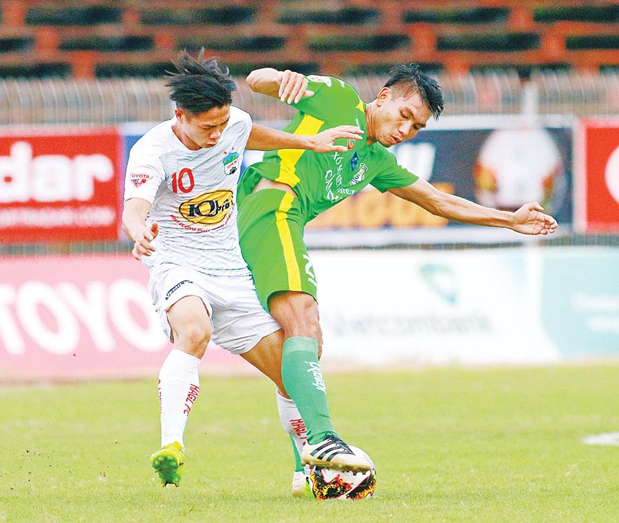  XSKT Cần Thơ (áo xanh) dự báo gặp khó khăn ở vòng 20. Ảnh: M.V