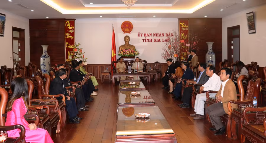 Đoàn lãnh đạo tỉnh Stung Treng (Vương quốc Campuchia) sang thăm và chúc Tết lãnh đạo và nhân dân tỉnh Gia Lai. Ảnh: Trần Dung