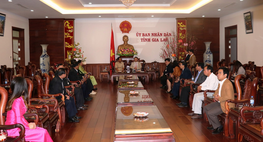 Đoàn lãnh đạo tỉnh Stung Treng (Vương quốc Campuchia) sang thăm và chúc Tết lãnh đạo và nhân dân tỉnh Gia Lai. Ảnh: Trần Dung