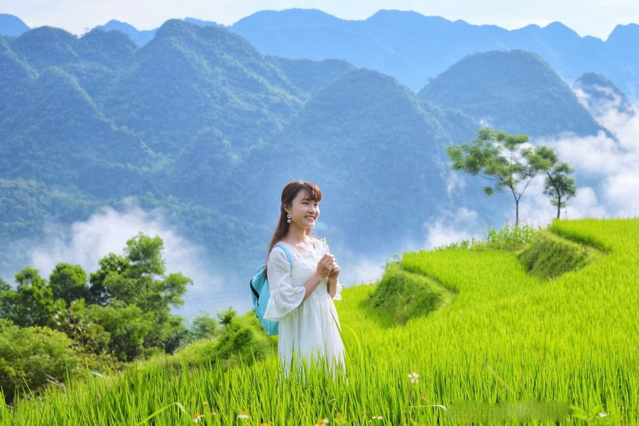 Đến với Pù Luông những bon chen, bừa bộn, khói bụi của cuộc sống đời thường không còn nữa, thay vào đó là không khí trong lành, mát mẻ, dễ chịu. Sâu thẳm tâm hồn bạn sẽ thực sự hòa mình vào thiên nhiên bình yên đến lạ.