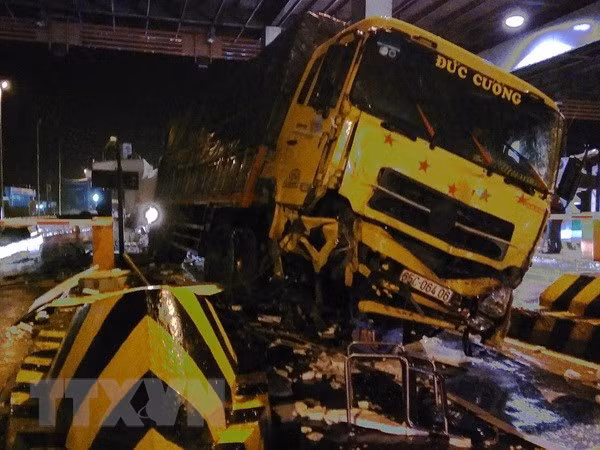  Hiện trường vụ tai nạn. (Ảnh: Nam Thái/TTXVN)